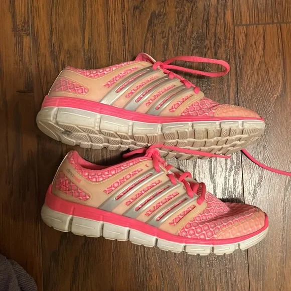 Adorable adidas sneakers - Picture 2 of 2